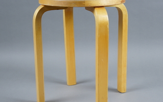 2298. Jakkara, Artek. Alvar Aalto.