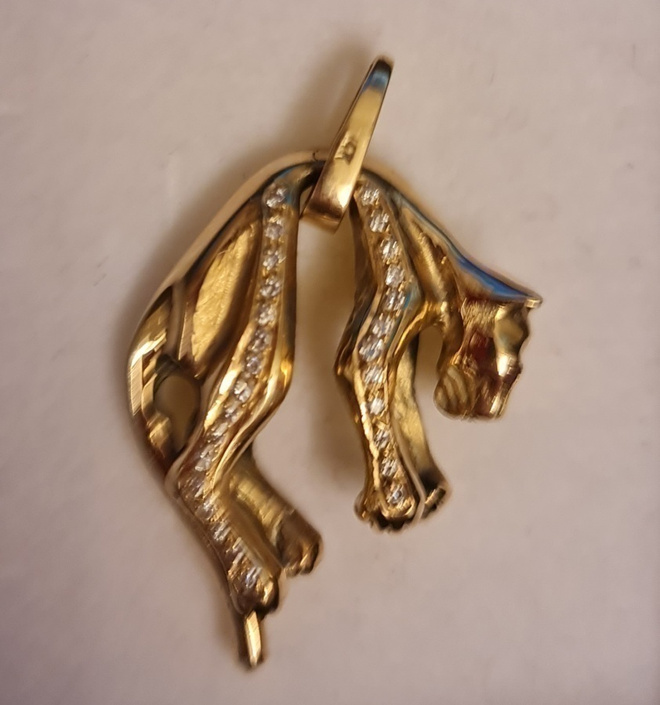 Upea täysin uniikki umpikultainen riipus, 14kt, 17,5g