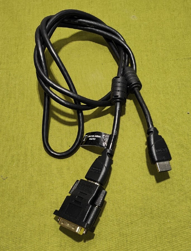 HDM- HDMI kaapeli & HDMI - DVI adapteri