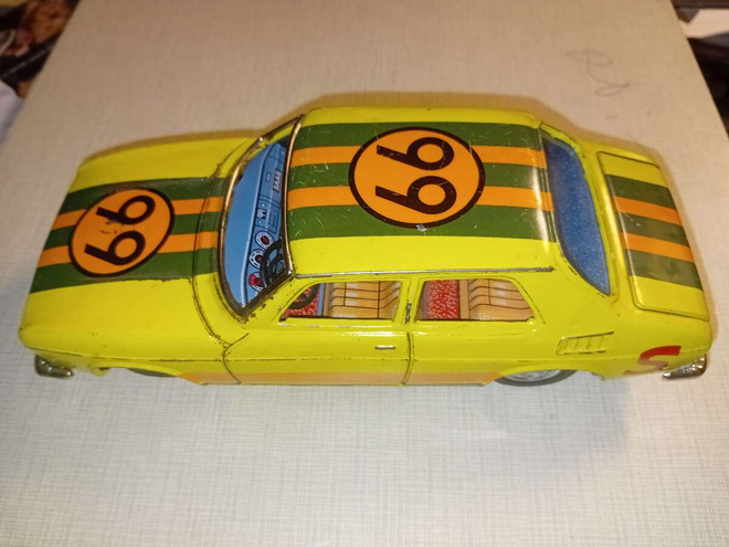 Peltiauto Saab 99 ( SIS POSTIKULU )