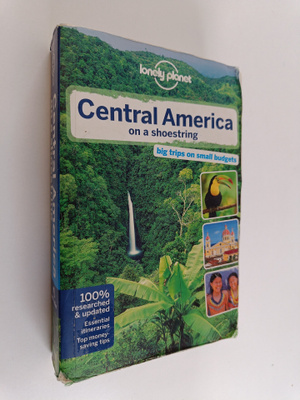 Carolyn (toim.) McCarthy : Central America on a shoestring