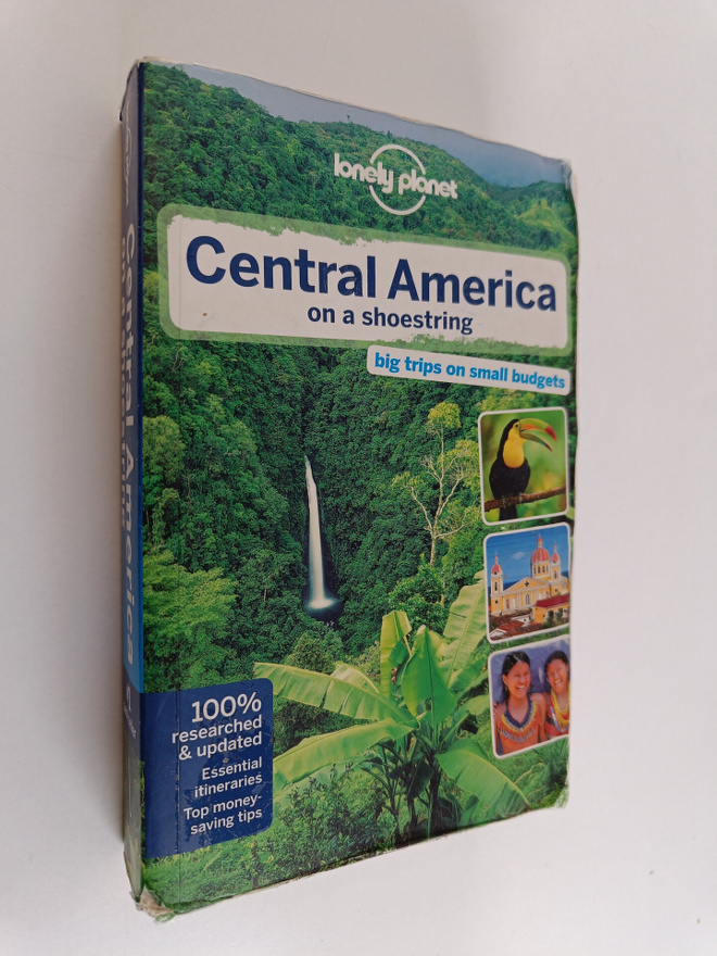 Carolyn (toim.) McCarthy : Central America on a shoestring