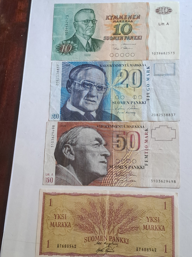 Setelit 13 kpl.
