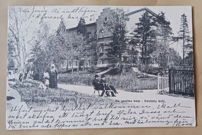 Helsinki, Vanhainkoti, asukkaita pihalla, p. 1904 Norjaan