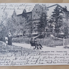 Helsinki, Vanhainkoti, asukkaita pihalla, p. 1904 Norjaan - pikkukuva 1