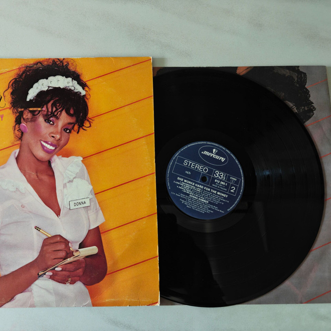 LP Donna summer/she works hard for the money