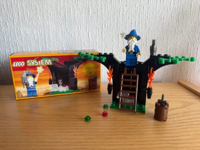 Lego System 6020 Magic Shop / Merlin the Wizard
