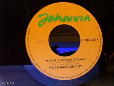 PELLE MILJOONA OY :: MATKALLA TUNTEMATTOMAAN :: VINYYLI  7"