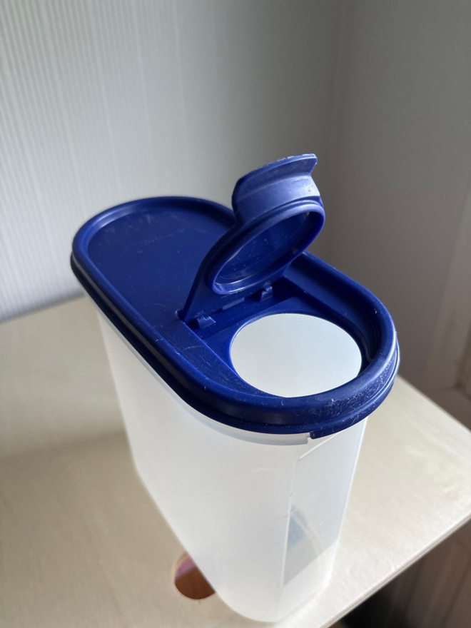 Tupperware säilytyspurkki 1,7 l sinisellä kannella!