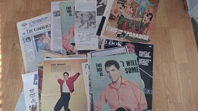Elvis Presley iso nippu ulkolaisia lehtileikkeitä