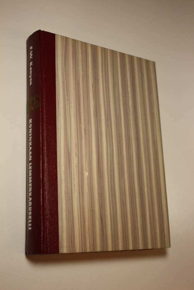 F. W. Kenyon : Kuninkaan lemmenkaruselli