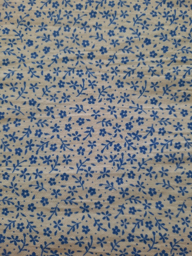 Sinivalkoinen tilkkutyökangas 130x70cm