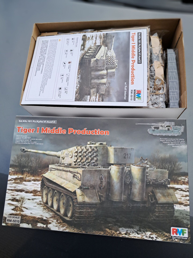 RMF 1/35 Tiger I middle produktion