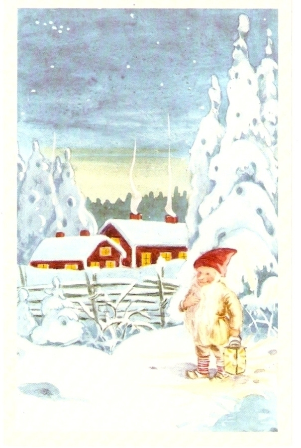 Tonttu tarkkailee taloja, lyhty kädessä.