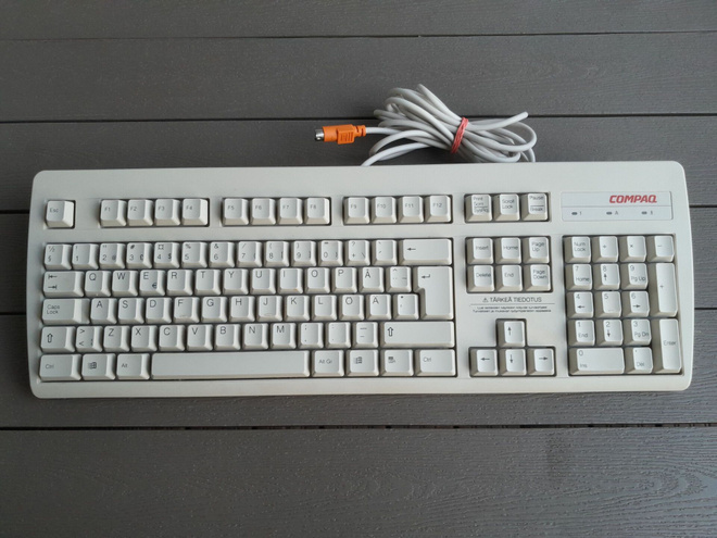 Compaq RT235BTWFN PS/2 Vintage Näppäimistö