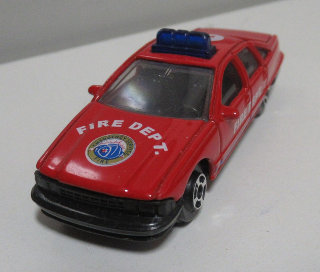 Fire Dept. auton pienoismalli Welly.