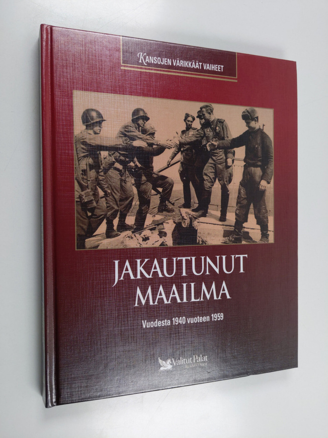 Antero (suom.) Helasvuo : Jakautunut maailma : vuodesta 1...