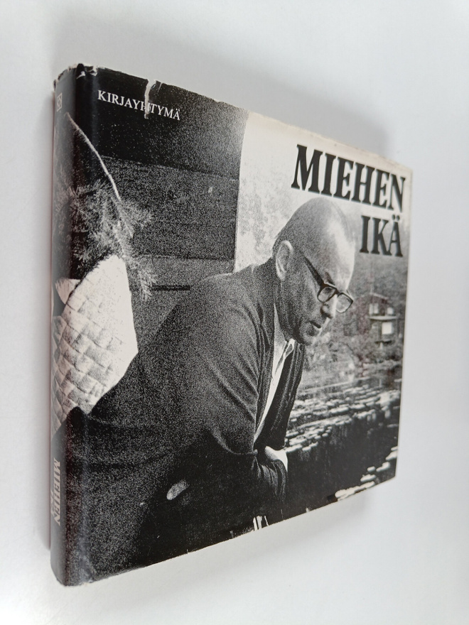 Miehen ikä : Ahti Karjalainen 50 vuotta