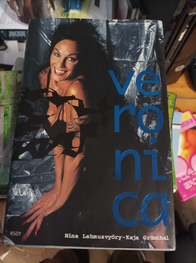 Nina Lehmusvyöry Veronika