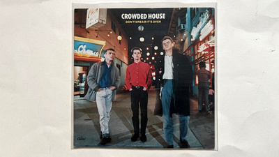CROWDED HOUSE, Don't Dream It? Over single