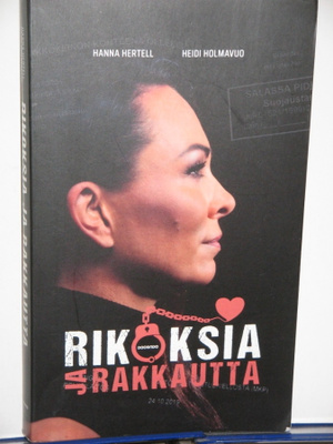 Hertell - Holmavuo : RIKOKSIA JA RAKKAUTTA