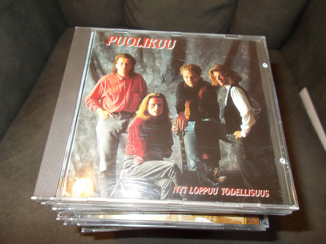 CD PUOLIKUU ** NYT LOPPUU TODELLISUUS **