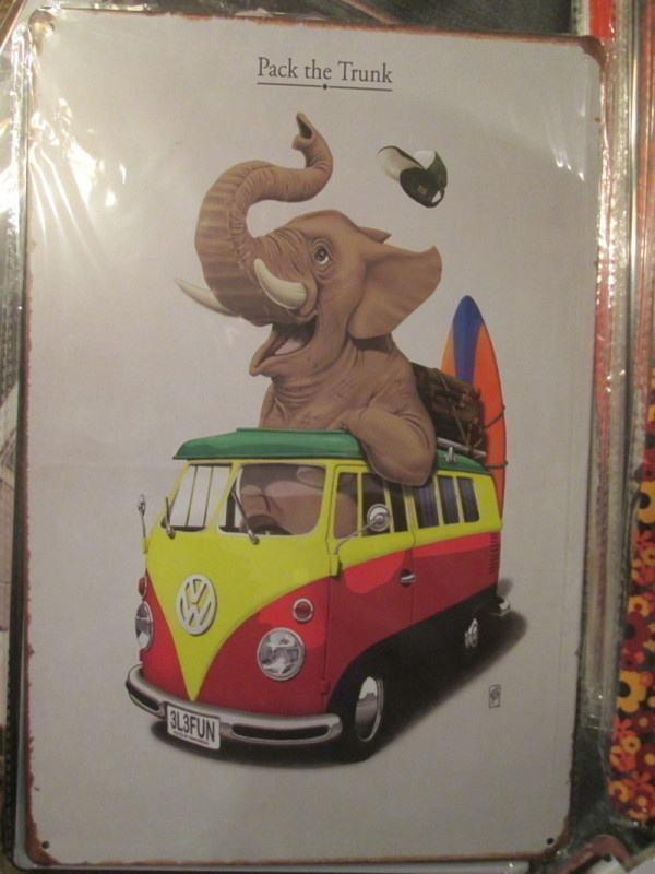 Peltikyltti Volkswagen Kleinbus. Pack the Trunk. Norsu