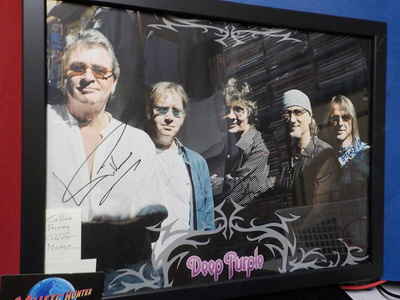 DEEP PURPLE TAULU NELJÄLLÄ NIMMARILLA