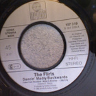 THE FLIRTS :: DANCIN' MADLY BACKWARDS :: VINYYLI  7" 1985 - pikkukuva 3