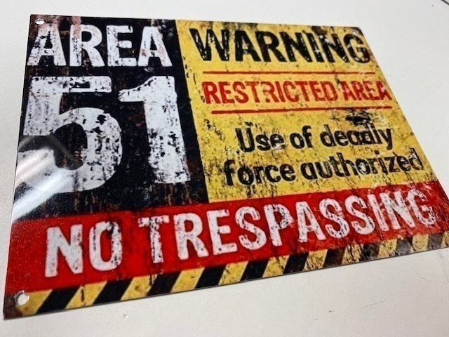 Area 51 alumiininen kyltti