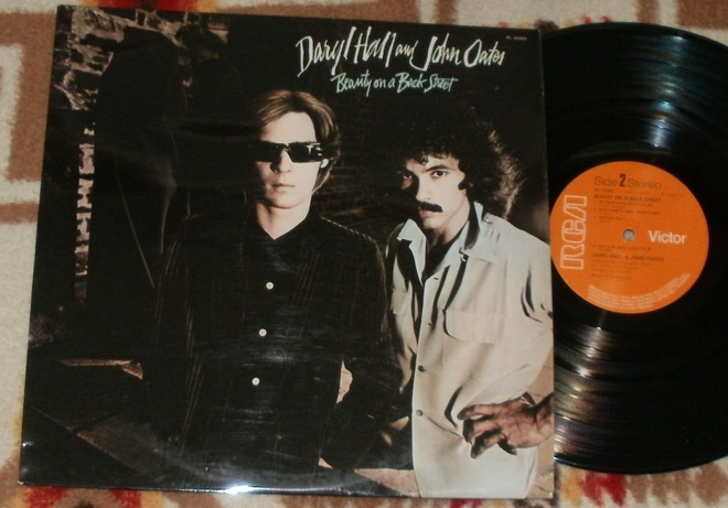 DARYL HALL & JOHN OATES ~ Beauty On A Back Street ~ LP