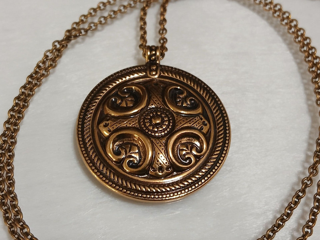 Kalevala Koru Räisälän -riipus,  kaulakoru Pronssi