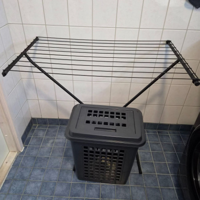 Musta Sini pyykkiteline & Tummanharmaa 45L Orthex Pyykkikori