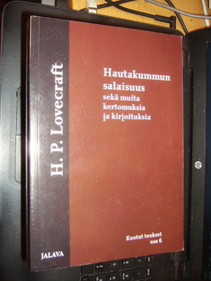 H. P. Lovecraft : Hautakummun salaisuus ja muita kertomuksia