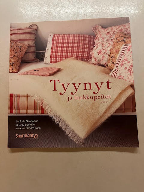 Kirja Tyynyt ja torkkupeitot SuuriKäsityöLehti