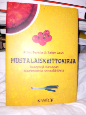 Berisha ym.:  Mustalaiskeittokirja  ( SIS POSTIKULU )