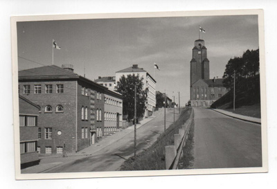 Lahti: Harjukatu jonain juhlapäivänä (Albin Aaltonen)
