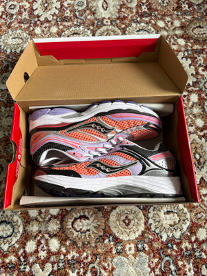 Saucony ProGrid Omni 9 – Pink / Purple
