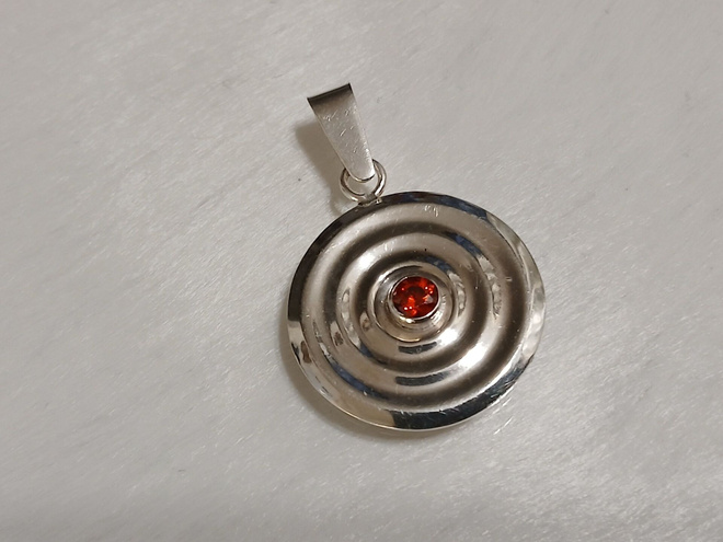 Kotimainen Design Hopea riipus kivillä KI 925