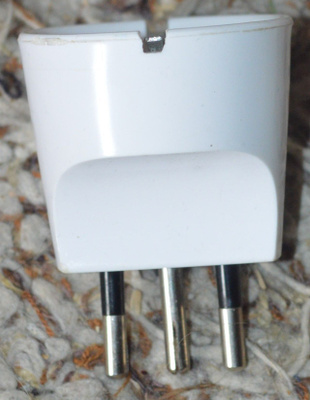 Schuko–Italian Type L -adapteri (16 A)
