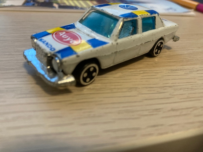 Volvo 164 Summer pikkuauto 1/64 70-luvulta
