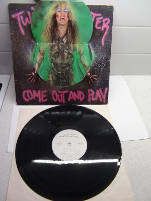 TWISTED SISTER , COME OUT AND PLAY