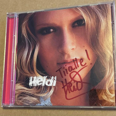 Heidi – Heidi NIMIKIRJOITUS