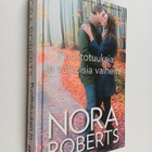 Nora Roberts : Puolitotuuksia ja valkoisia valheita - pikkukuva 1