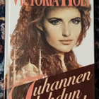 Victoria Holt - Tuhannen lyhdyn talo - pikkukuva 1