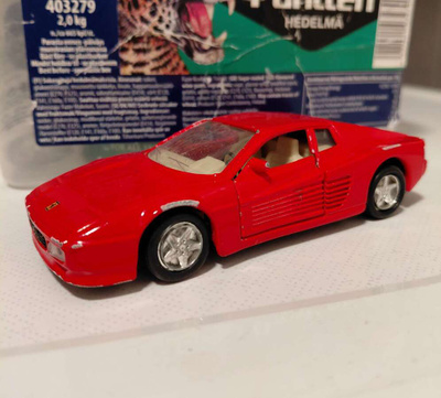 Ferrari 512 TR vetomoottoriauto 1:38 Maisto