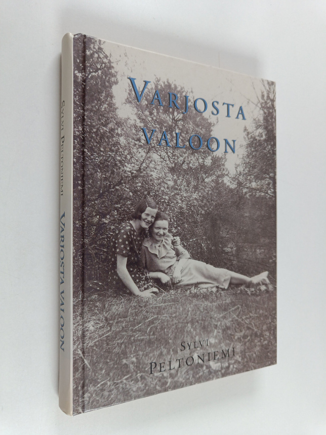 Sylvi Peltoniemi : Varjosta valoon (signeerattu)