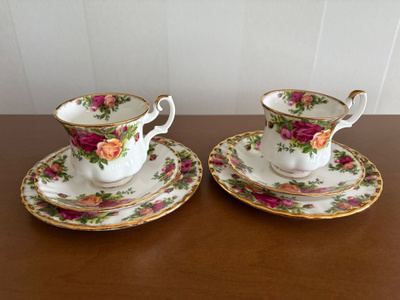 Royal Albert Old Country Roses kahvikupit ja kakkulaut 2 kpl