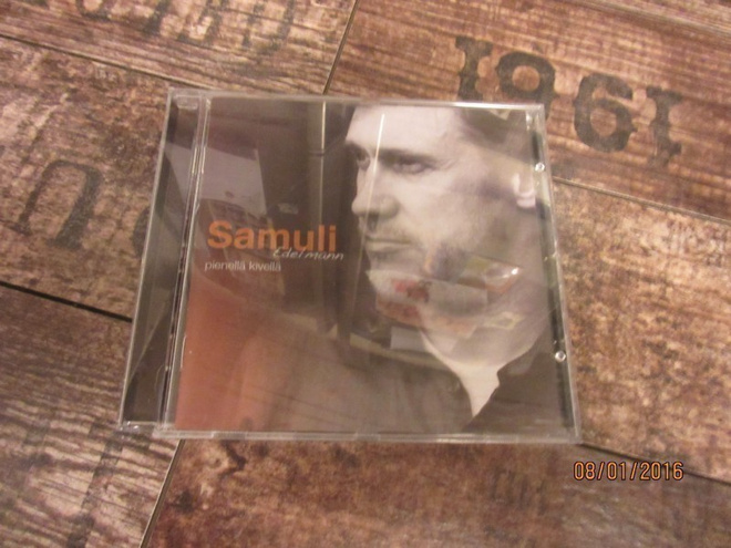 Samuli Edelmann - Pienellä kivellä (CD)