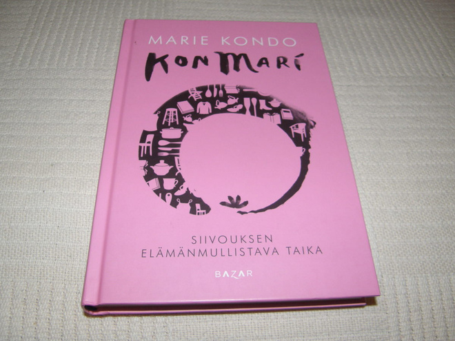 Marie Kondo Kon Mari Siivouksen elämänmullistava taika -sid